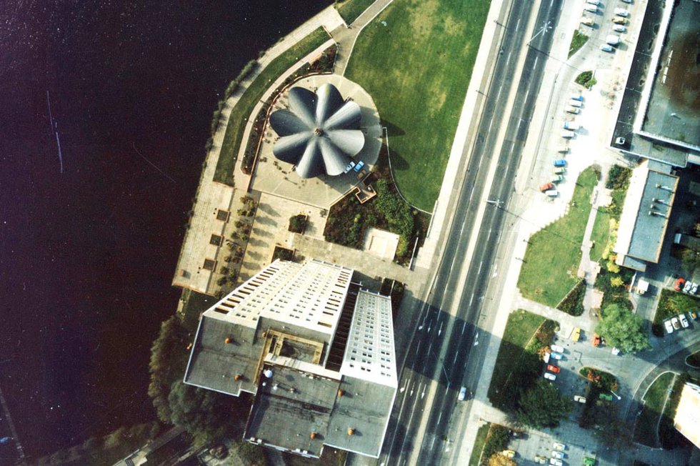 Blick auf die Seerose, 1987 © LHP-FB Stadtplanung-DOK Stadtentwicklung, Foto Interflug.jpg